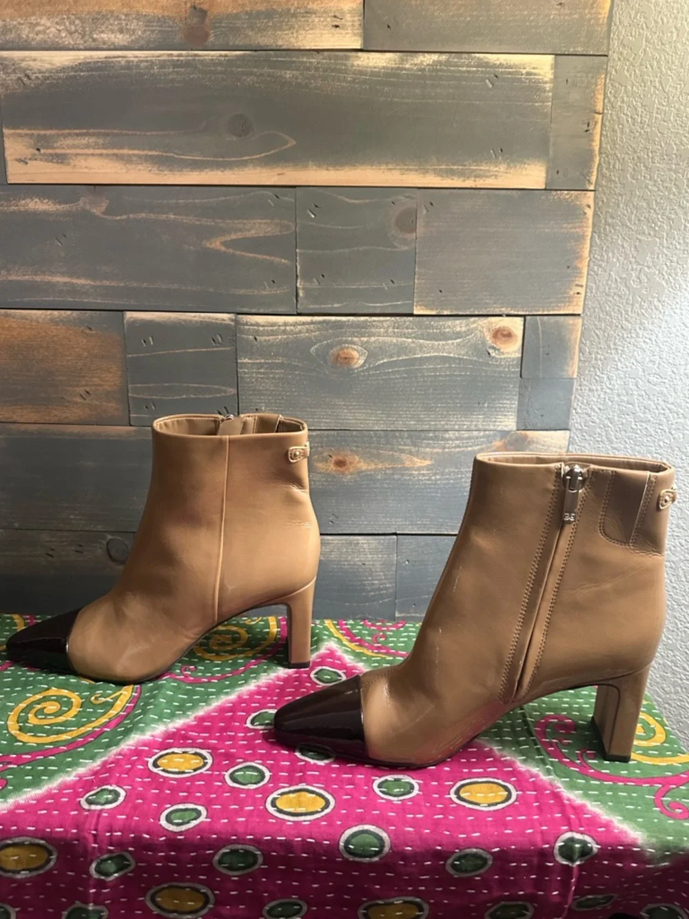 NWOT Sam Edelman Saige 2 Camel  Ankle Boots with Rich Chocolate Toe